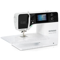 BERNINA 435 Black Edition – Vorderansicht mit schwarzer Blende und Display
