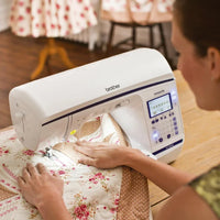 Brother Innov-is NV1800Q mit großem LCD-Bildschirm und Sensor-Tastenfeld